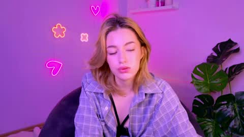 Amelia online show from April 21, 2:37 am