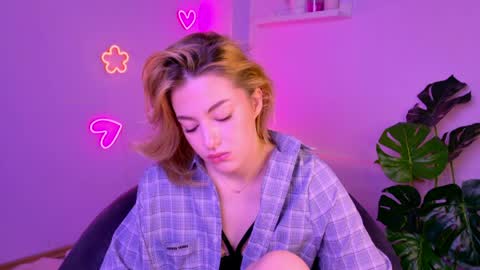 Amelia online show from April 21, 2:51 am