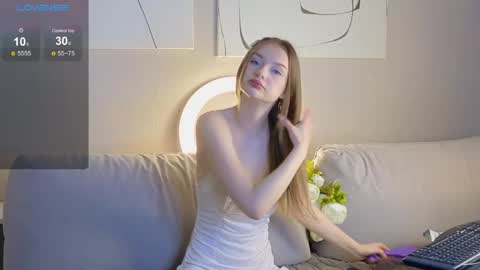 5th day here my name Jennie online show from May 17, 9:46 pm