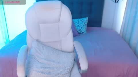 Amelie  online show from April 16, 8:09 pm