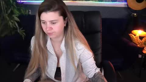 amellymillyy online show from November 23, 8:07 pm