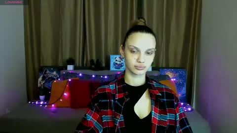 Amina online show from February 3, 1:51 pm