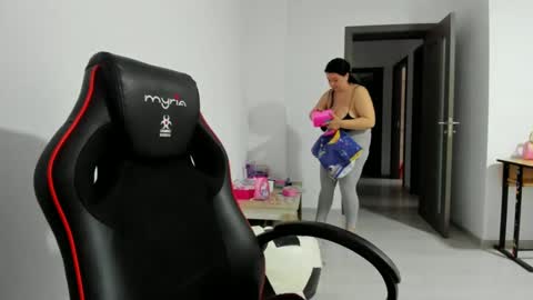 Amiraisa online show from March 12, 5:57 am