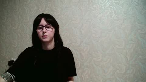 Amomira online show from October 18, 2:32 pm