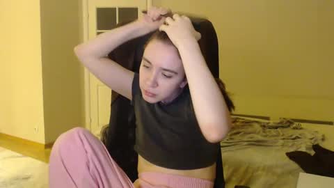 miss unforgettable online show from February 4, 4:15 am