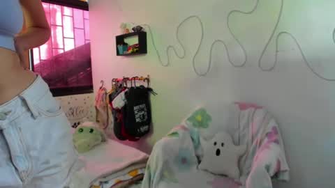 Snapshot of amy_and_eloise chatting on October 7, 4:47 pm AmyEloise online show from October 7, 4:47 pm