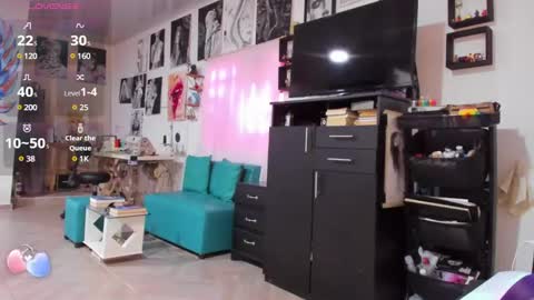 Snapshot of amy_and_eloise chatting on March 3, 8:00 pm AmyEloise online show from March 3, 8:00 pm