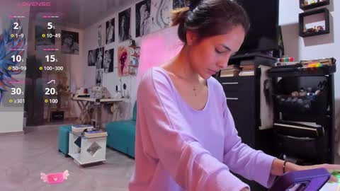 Snapshot of amy_and_eloise chatting on February 28, 7:35 pm AmyEloise online show from February 28, 7:35 pm