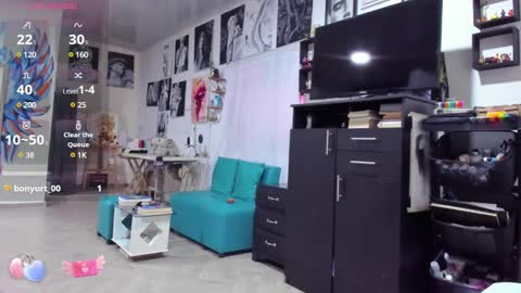 Snapshot of amy_and_eloise chatting on February 28, 10:39 pm AmyEloise online show from February 28, 10:39 pm