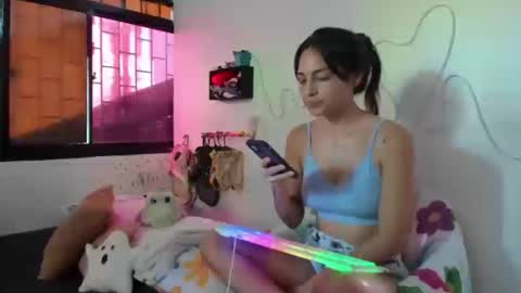 Snapshot of amy_and_eloise chatting on October 17, 5:06 pm AmyEloise online show from October 17, 5:06 pm