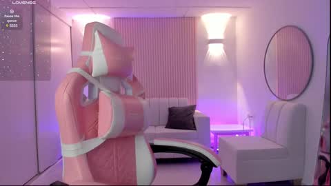 Emily online show from February 25, 6:44 pm