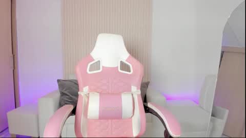 Emily online show from November 13, 4:09 pm