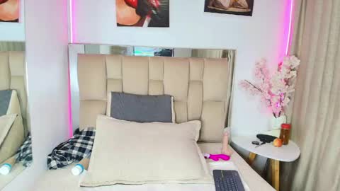 Amy online show from April 16, 11:43 am