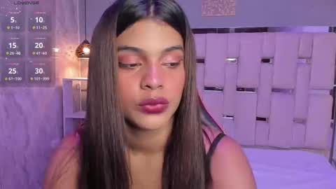 amyevan_ online show from October 22, 9:49 pm