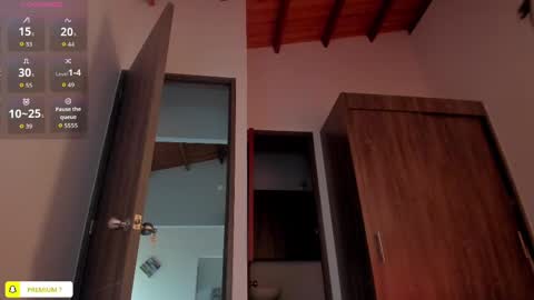 Snapshot of amyharlow_ chatting on October 17, 1:37 pm Jenn  online show from October 17, 1:37 pm