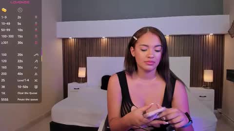 Snapshot of amyjohnsonn chatting on October 23, 11:34 am amyjohnsonn online show from October 23, 11:34 am