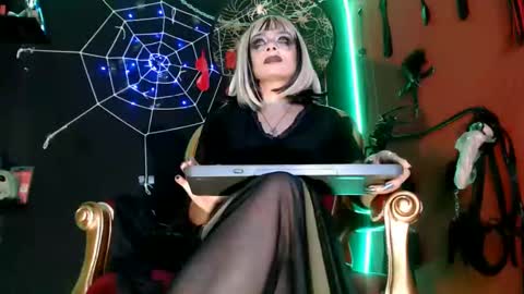 Amy Wong Grey online show from October 26, 10:53 pm