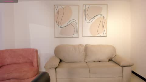 AMY R  online show from April 1, 11:44 am