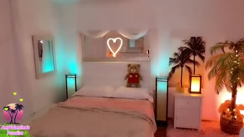 Snapshot of amyvalentine chatting on October 24, 5:52 am  AmyValentine  online show from October 24, 5:52 am