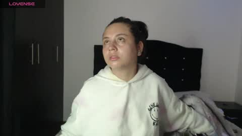 ana_arms_ online show from April 9, 2:56 pm