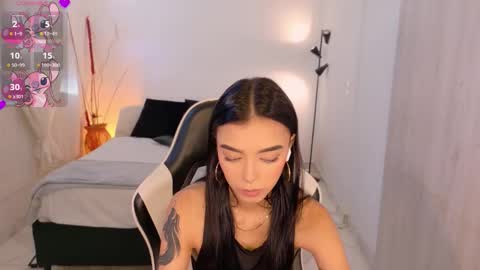 ANABEL WOLF  online show from November 25, 2:38 pm