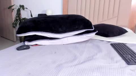 Ana Henao or Annie... Follow me ahenaocb Insta  X online show from October 20, 10:37 pm