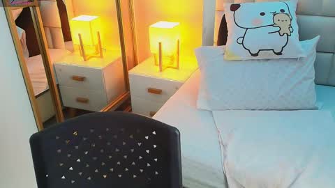 Anahi  online show from April 13, 7:29 pm