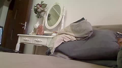 anaiserebel online show from February 8, 7:04 am