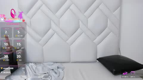 analia18  online show from October 1, 2:27 pm