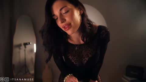 Ana online show from November 4, 9:49 pm