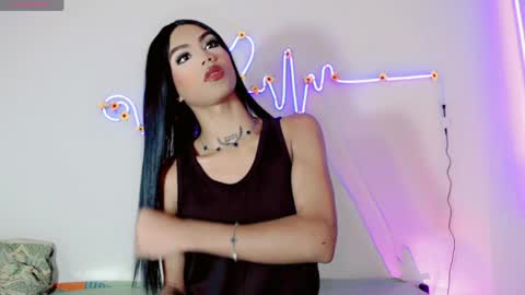 andrea_r_ online show from June 9, 7:13 pm