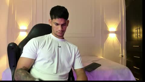 andres_stud online show from July 1, 4:32 am