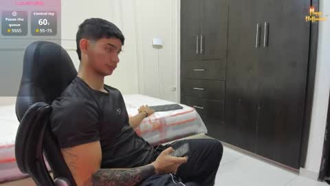 andres_stud online show from April 14, 8:06 am