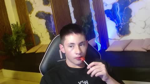 andres_tay online show from April 11, 7:45 am