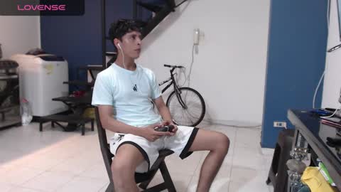 Snapshot of andressdean chatting on February 4, 11:27 pm Andres Dean online show from February 4, 11:27 pm
