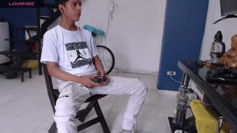 Snapshot of andressdean chatting on December 7, 7:49 pm Andres Dean online show from December 7, 7:49 pm