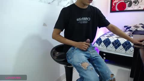 Snapshot of andressdean chatting on December 14, 12:01 am Andres Dean online show from December 14, 12:01 am