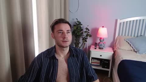 Snapshot of andrew2305 chatting on October 5, 9:40 am Justin Andrew online show from October 5, 9:40 am