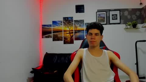 andrew_2811 online show from December 2, 5:48 am