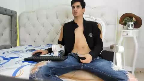 Andrew online show from December 14, 3:13 am