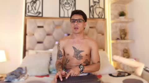 andrew_haalls online show from November 15, 9:49 pm