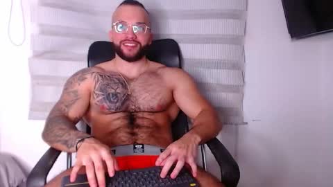 andrew_holden__ online show from November 7, 12:36 am