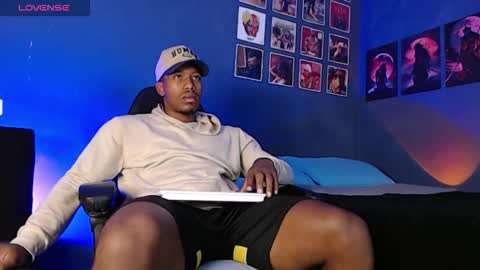 Snapshot of andrew_hoult chatting on October 16, 12:43 am Andrew online show from October 16, 12:43 am