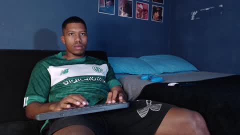 Snapshot of andrew_hoult chatting on February 11, 8:42 pm Andrew online show from February 11, 8:42 pm