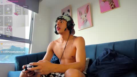 Andrew M. online show from December 3, 9:28 pm