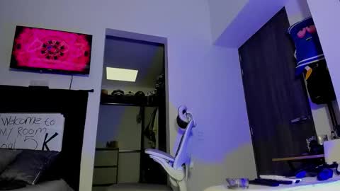 Andrew Johnson online show from December 19, 8:04 pm