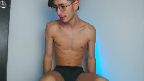 andy_collins__ online show from October 2, 12:31 am