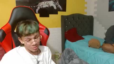 andy_dan1 online show from February 21, 7:39 pm