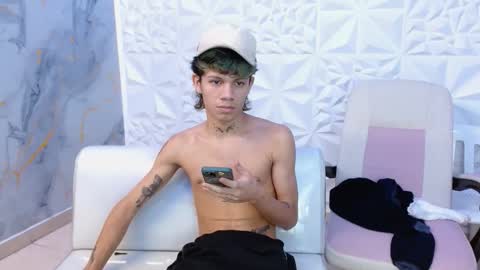 andy_dan1 online show from April 3, 9:22 pm