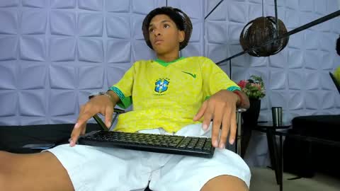 Andy  online show from April 16, 11:32 am